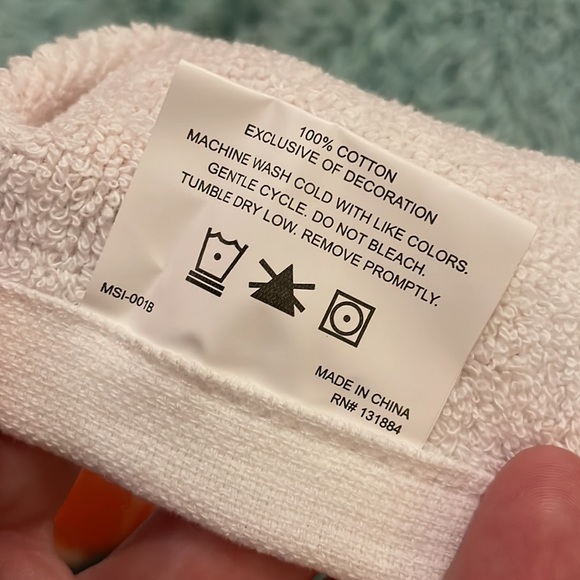 Hocus Pocus Tie Towel - Picture 5 of 8